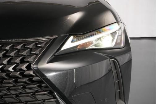 Obsidian 2022 Lexus UX 250h Base