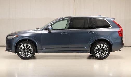 2022 Volvo XC90 T5 Momentum