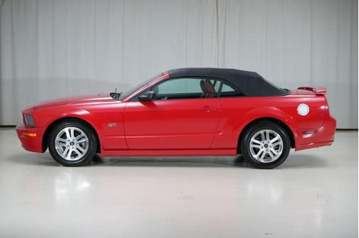 2005 Ford Mustang GT Premium