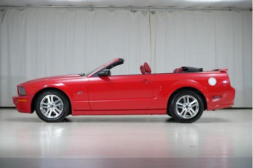 2005 Ford Mustang GT Premium