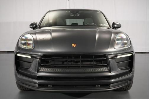 Volcano Grey Metallic 2022 Porsche Macan Macan