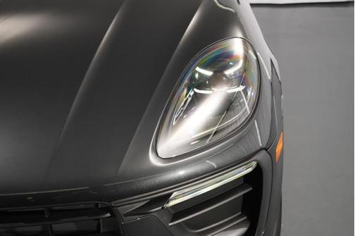 Volcano Grey Metallic 2022 Porsche Macan Macan