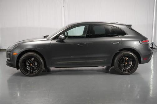 Volcano Grey Metallic 2022 Porsche Macan Macan
