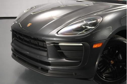 Volcano Grey Metallic 2022 Porsche Macan Macan