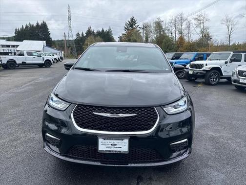 2025 Chrysler Pacifica L