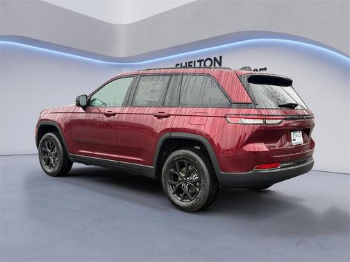 2025 Jeep Grand Cherokee Laredo
