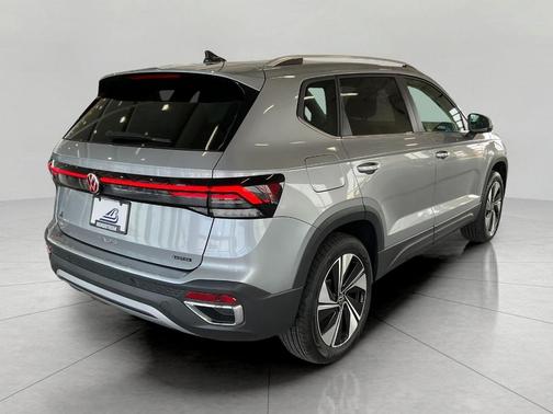 Pyrite Silver Metallic 2026 Volkswagen Taos SE