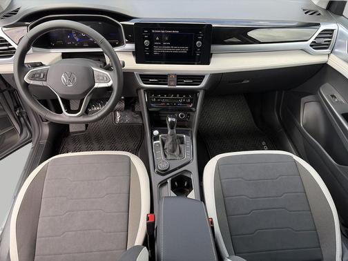 Pyrite Silver Metallic 2026 Volkswagen Taos SE