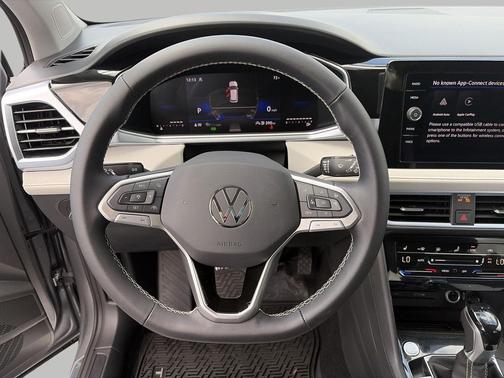 Pyrite Silver Metallic 2026 Volkswagen Taos SE