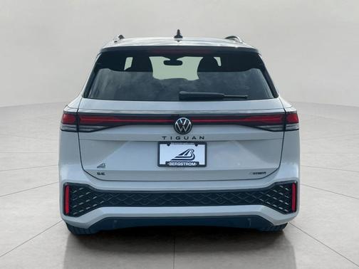 sandstone 2026 Volkswagen Tiguan 2.0T SE R-Line Black 4MOTION