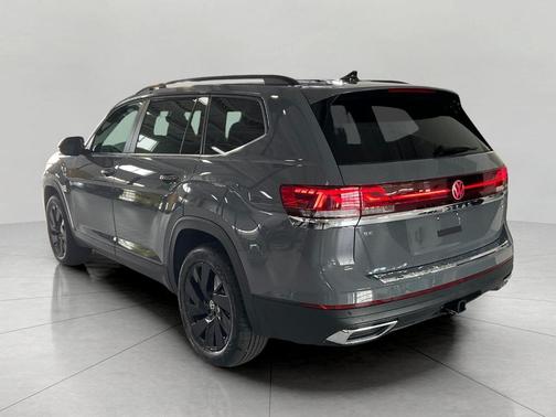 Pure Gray 2026 Volkswagen Atlas 2.0T SE w/Technology 4MOTION