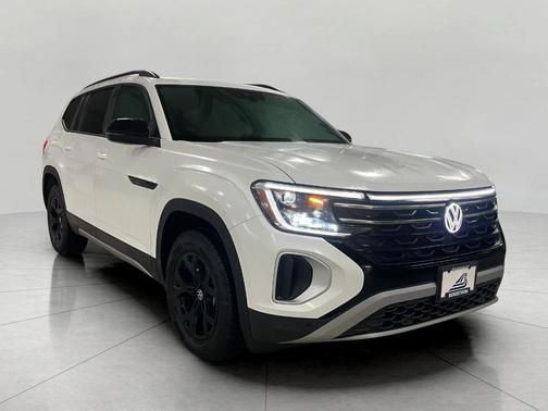 2024 Volkswagen Atlas 2.0T SE w/Technology 4MOTION