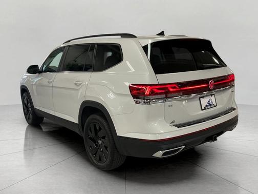 Opal White Pearl 2026 Volkswagen Atlas 2.0T SE w/Technology 4MOTION