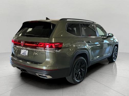 Avocado Green Pearl 2026 Volkswagen Atlas 2.0T SE w/Technology 4MOTION