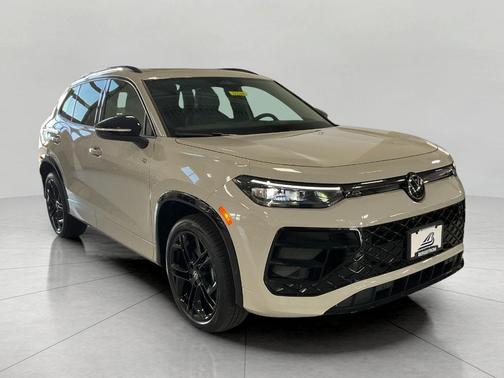 sandstone 2026 Volkswagen Tiguan 2.0T SE R-Line Black 4MOTION