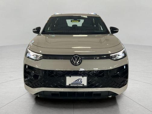 sandstone 2026 Volkswagen Tiguan 2.0T SE R-Line Black 4MOTION