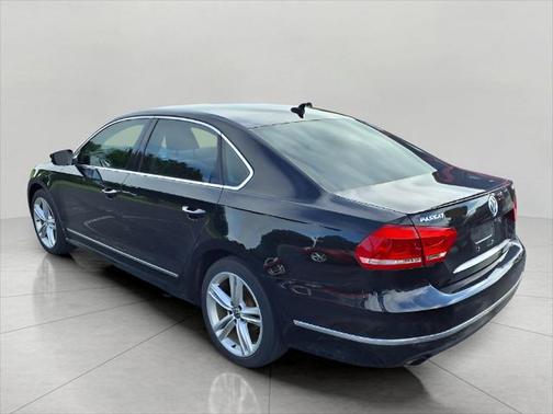 2015 Volkswagen Passat 1.8T Auto SE w/Sunroof & Nav