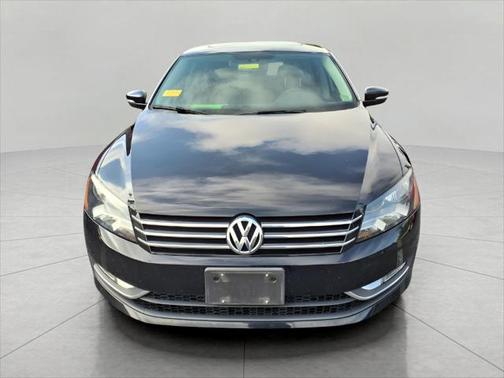 2015 Volkswagen Passat 1.8T Auto SE w/Sunroof & Nav