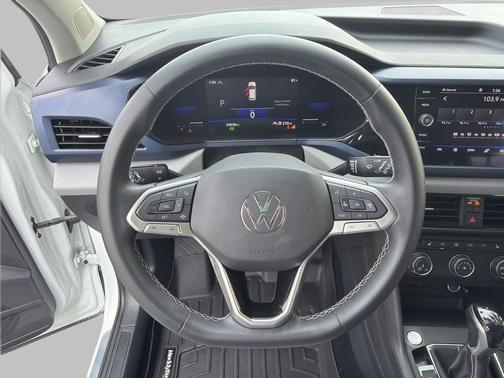 Pure White 2022 Volkswagen Taos 1.5T SE