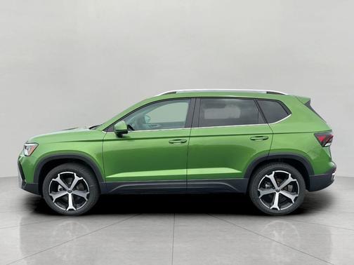 Bright Moss Green Metallic 2026 Volkswagen Taos SEL