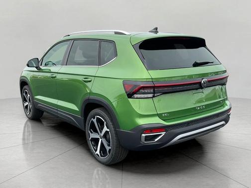 Bright Moss Green Metallic 2026 Volkswagen Taos SEL