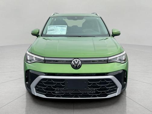 Bright Moss Green Metallic 2026 Volkswagen Taos SEL
