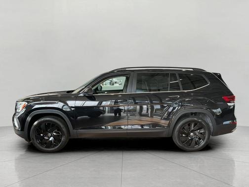 Deep Black Pearl 2026 Volkswagen Atlas 2.0T SE w/Technology 4MOTION