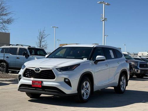 2024 Toyota Highlander LE