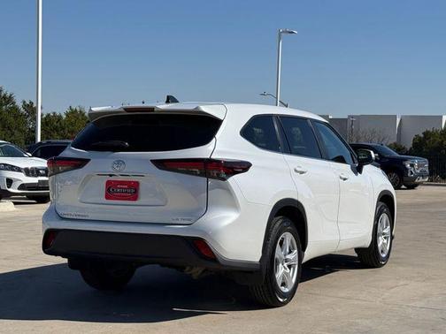 2024 Toyota Highlander LE