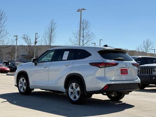 2024 Toyota Highlander LE