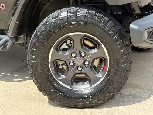 Black Clearcoat 2023 Jeep Gladiator Rubicon