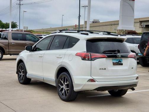 Super White 2016 Toyota RAV4 SE