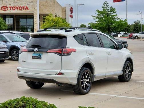 Super White 2016 Toyota RAV4 SE