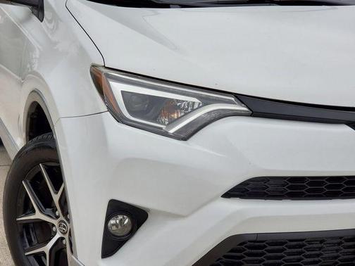 Super White 2016 Toyota RAV4 SE