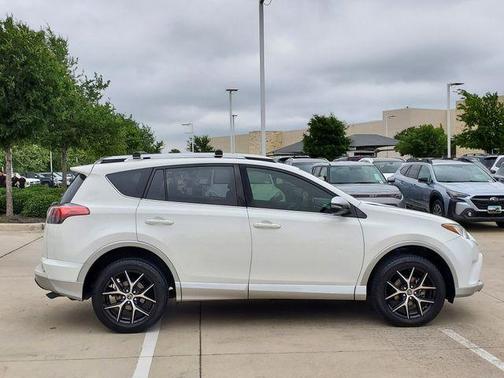 Super White 2016 Toyota RAV4 SE