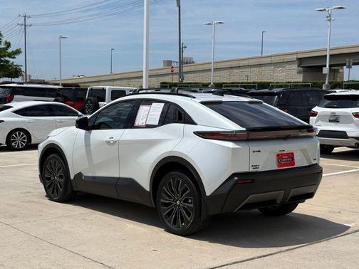 Pearl 2026 Toyota C-HR XSE