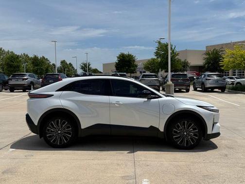 Pearl 2026 Toyota C-HR XSE
