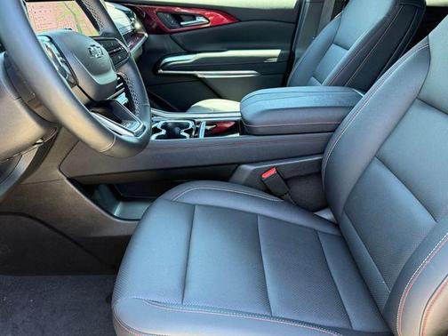 Black Metallic 2025 Chevrolet Traverse Z71