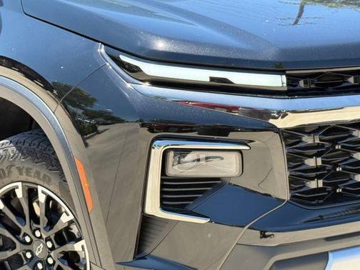 Black Metallic 2025 Chevrolet Traverse Z71