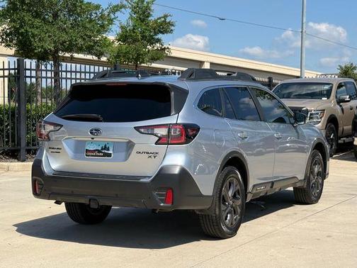 Ice Silver Metallic 2020 Subaru Outback Onyx Edition XT