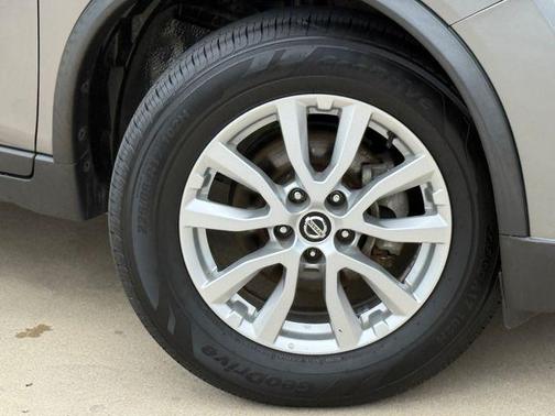 Gun Metallic 2019 Nissan Rogue SV