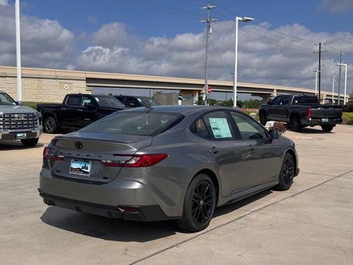 Metal 2026 Toyota Camry SE