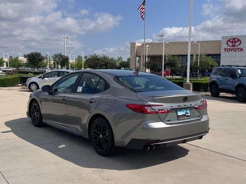 Metal 2026 Toyota Camry SE