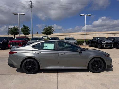 Metal 2026 Toyota Camry SE