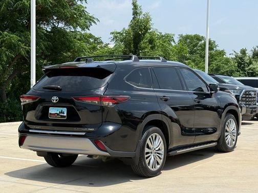 Midnight Black Metallic 2024 Toyota Highlander Platinum