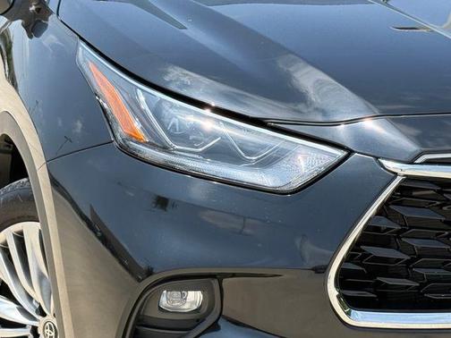 Midnight Black Metallic 2024 Toyota Highlander Platinum
