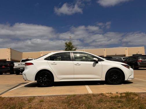 Ice 2023 Toyota Corolla LE