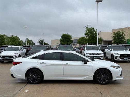 2021 Toyota Avalon Hybrid XSE