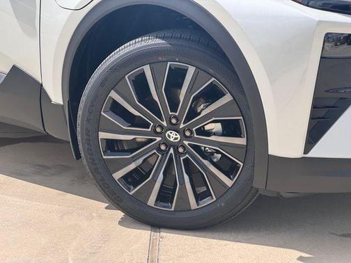 Desert Wind 2026 Toyota C-HR XSE