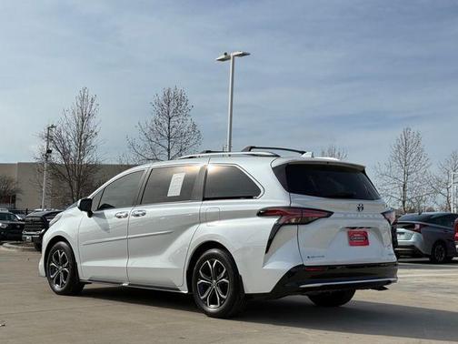 2025 Toyota Sienna Platinum 7 Passenger